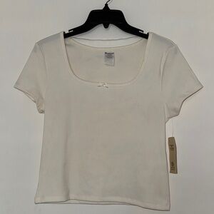 Women’s Scoop Neck Short Sleeve Top - White